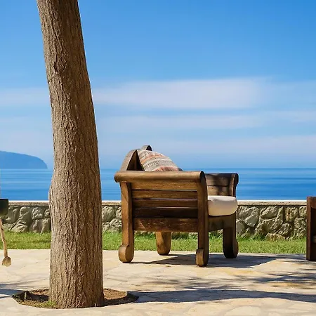 Artsy Wooden Semesterbostad Ratzaklíon