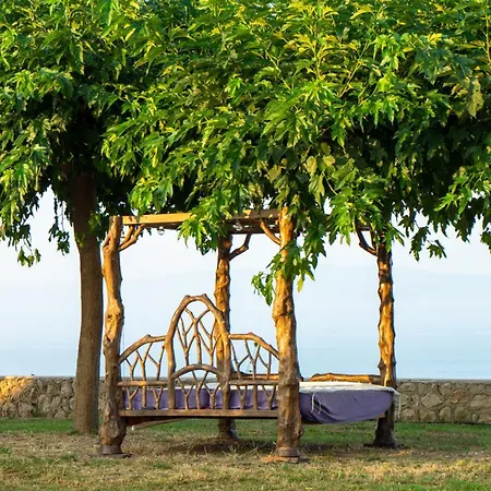 Semesterbostad Artsy Wooden *